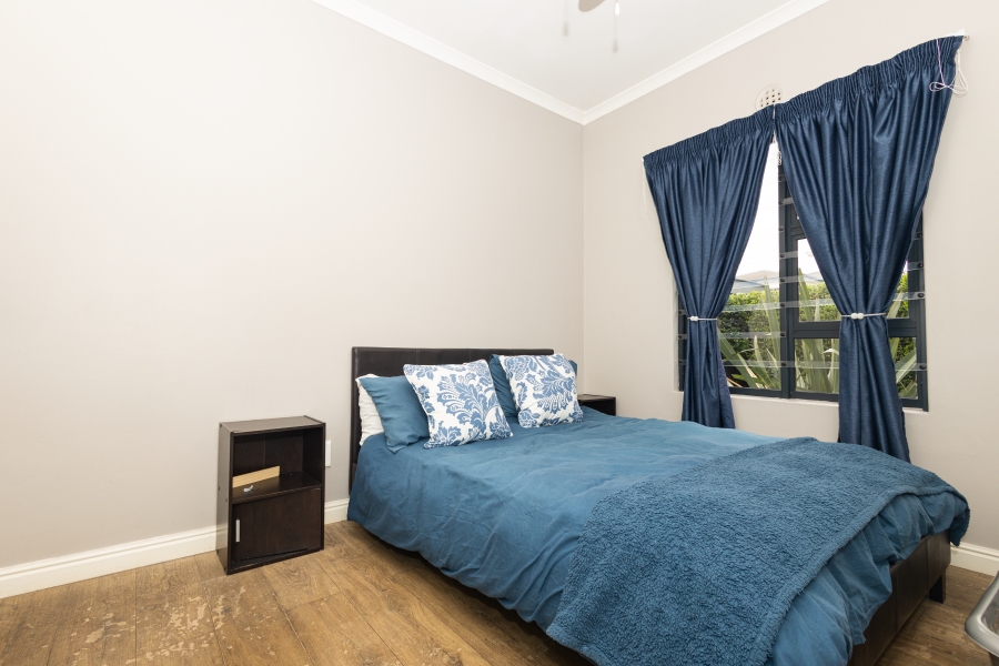 6 Bedroom Property for Sale in Parklands North Western Cape